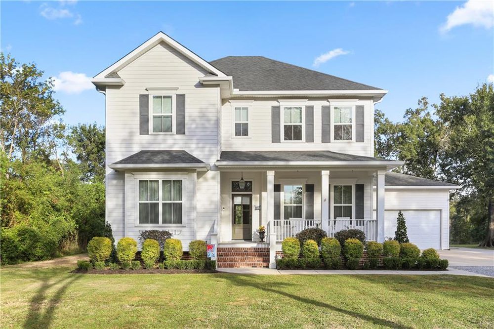 1-Front Porch 18 Arbor Circle