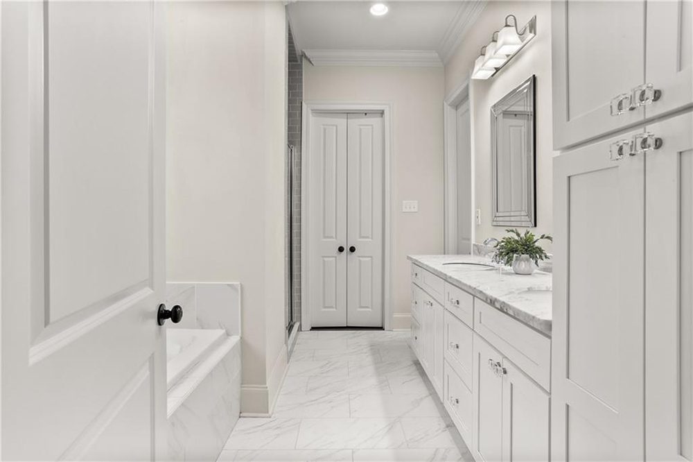 16-Primary Bathroom 18 Arbor Circle