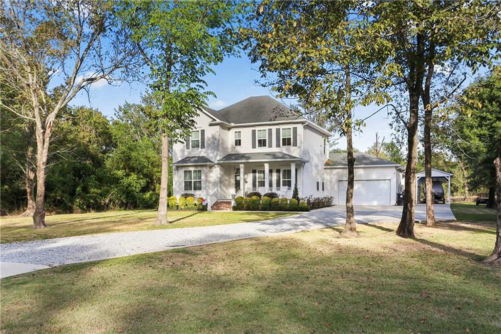 3- Huge Yard 18 Arbor Circle